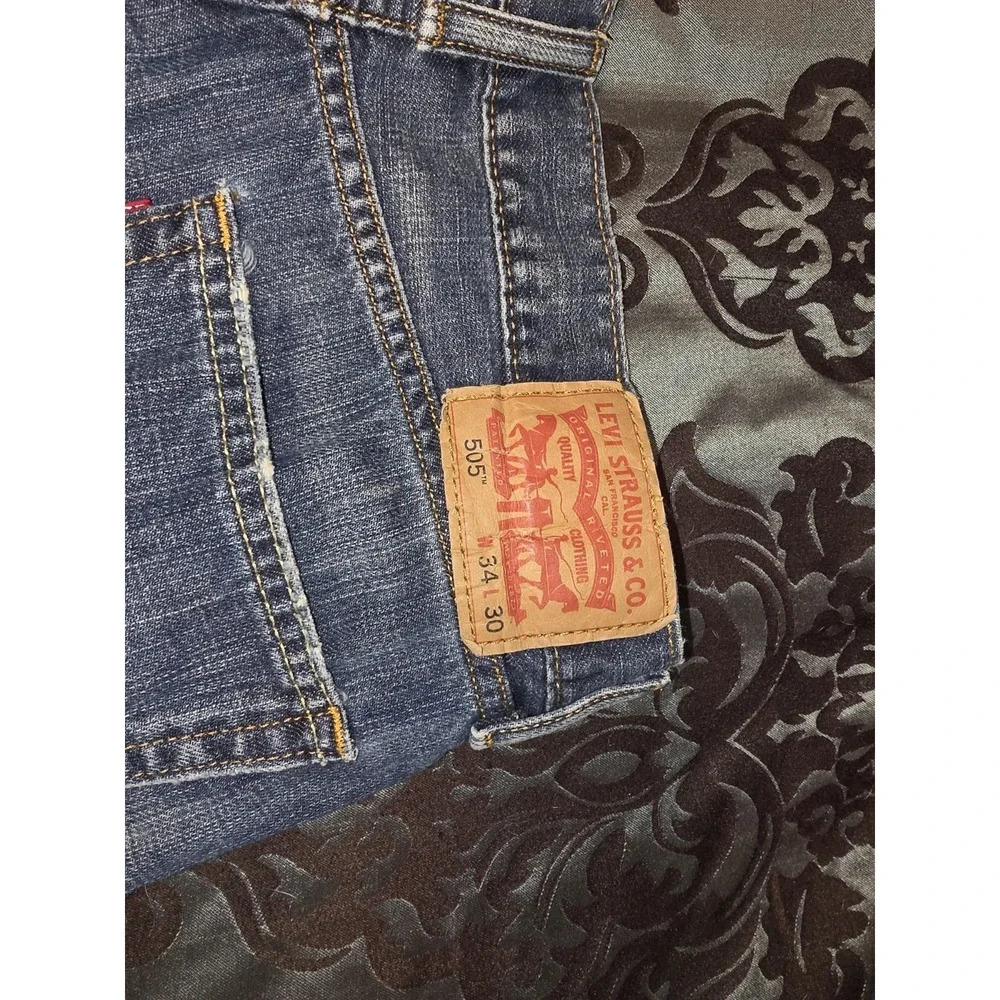 Medium Wash Levi's 505 W34/L30